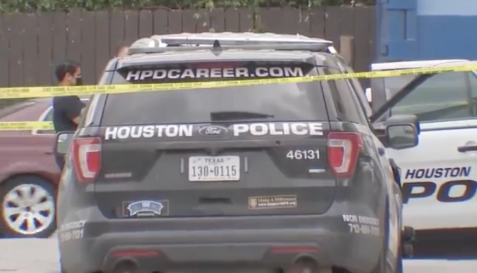 Be 8 thang tuoi bi anh trai ba tuoi ban tu vong o My hinh anh