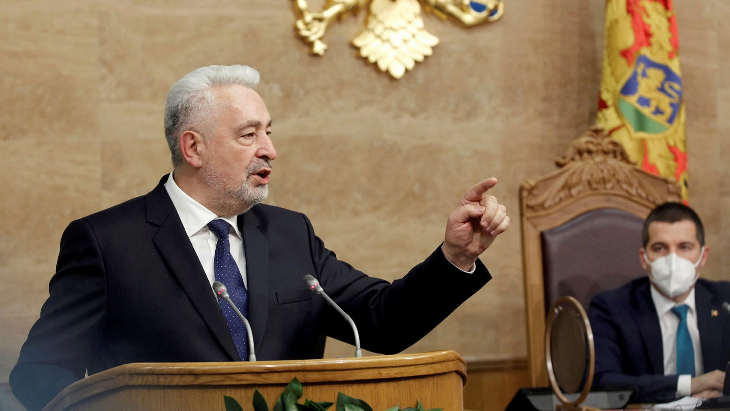 Montenegro lao dao vi dinh 'nui no' voi Trung Quoc hinh anh