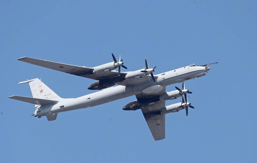 Tiem kich My bam duoi may bay Nga tren Thai Binh Duong hinh anh