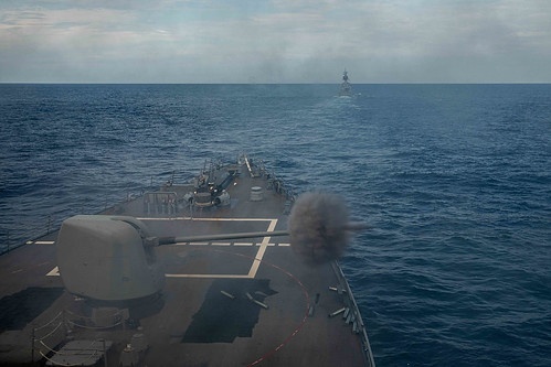 My va Australia tap tran ban dan that tren Bien Dong hinh anh