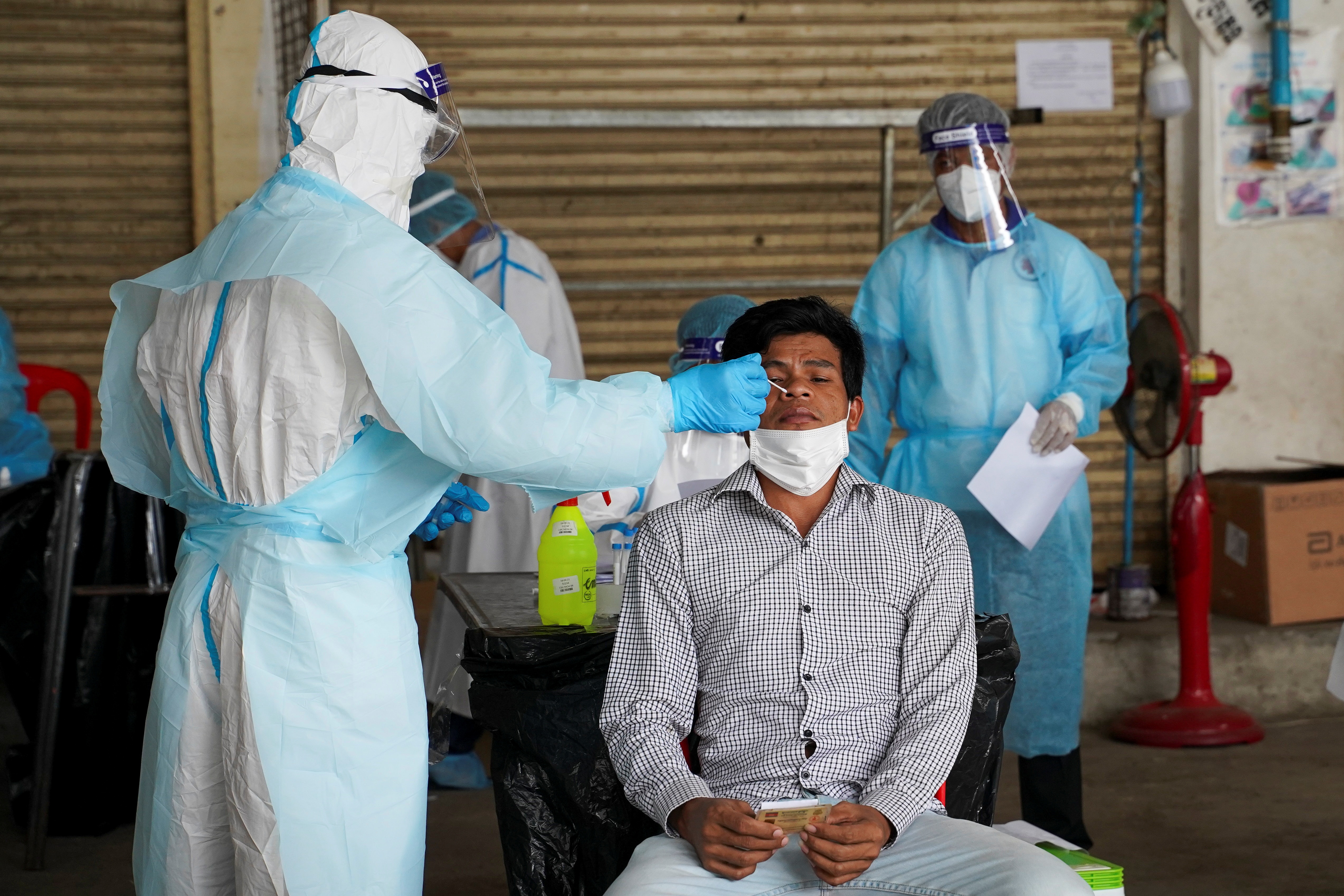 Ba thang dich bung nghiem trong nhat o Campuchia hinh anh