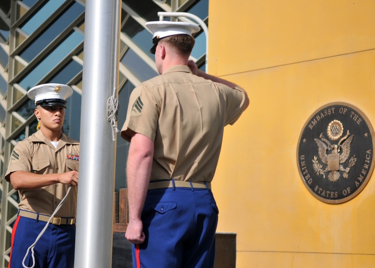 Covid-19 'can quet' Dai su quan My o Afghanistan hinh anh