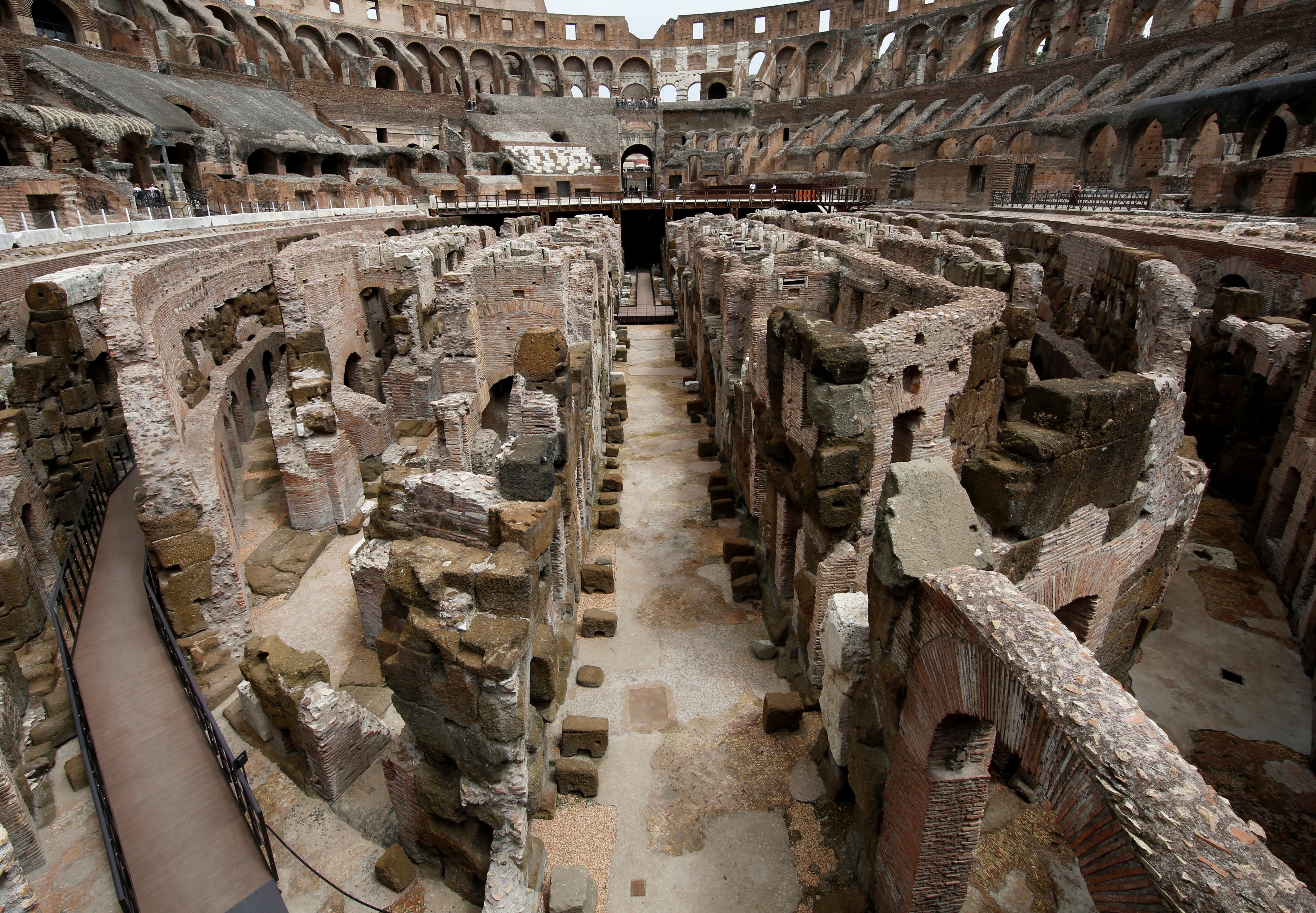 trung tu Colosseum anh 1