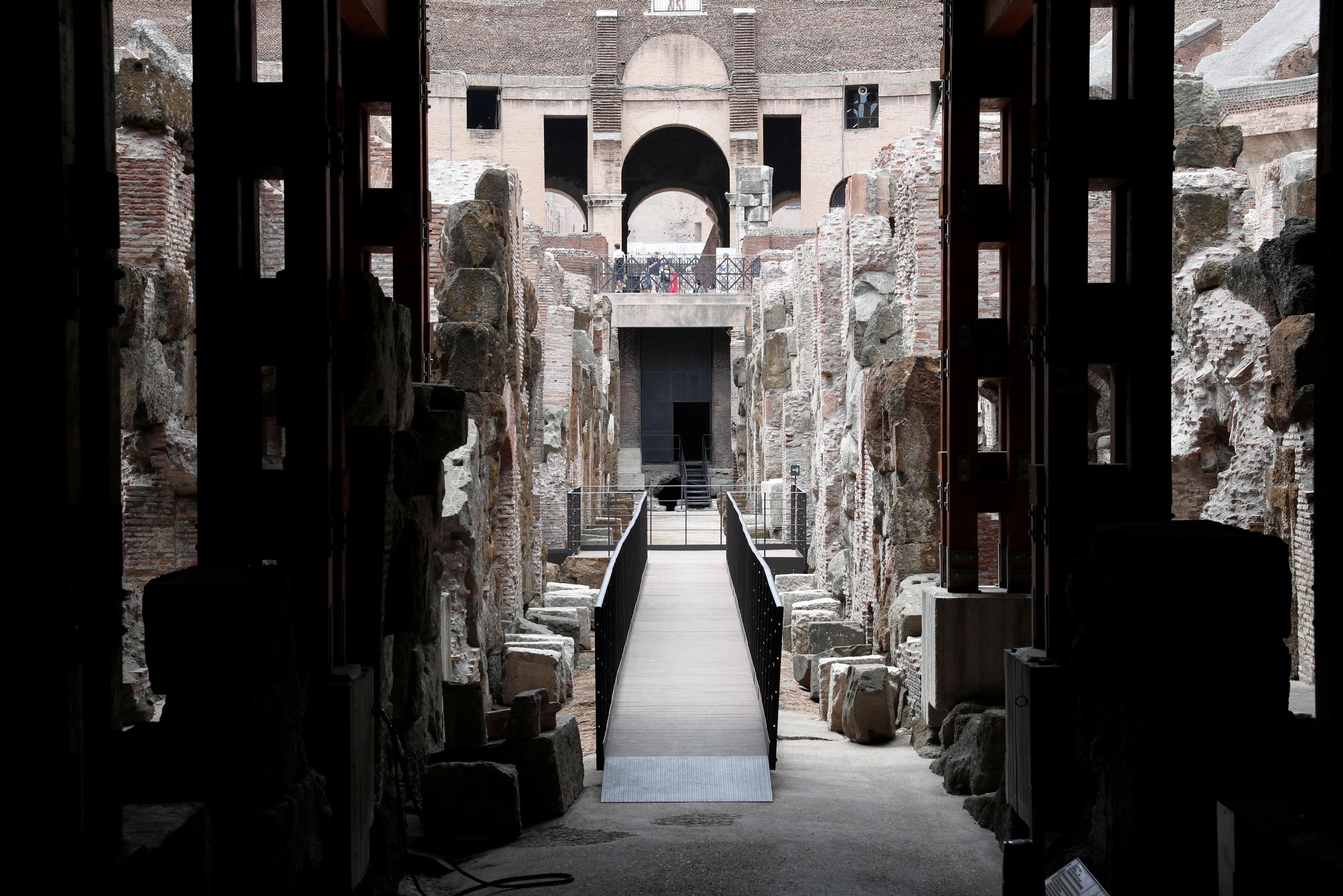 trung tu Colosseum anh 6