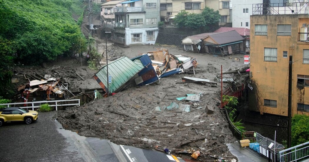 Lo dat cuon troi hang loat nha cua o Nhat hinh anh