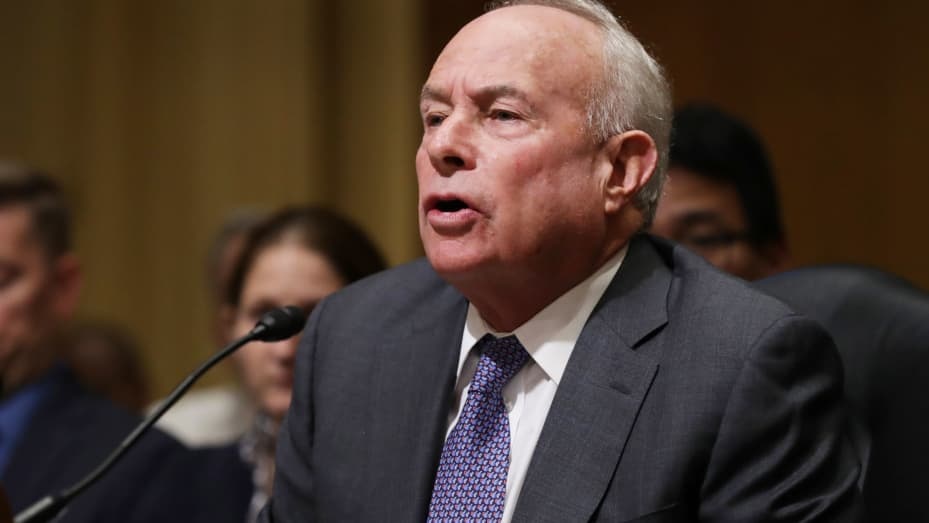 Tong thong Biden sa thai quan chuc do ong Trump cai cam hinh anh