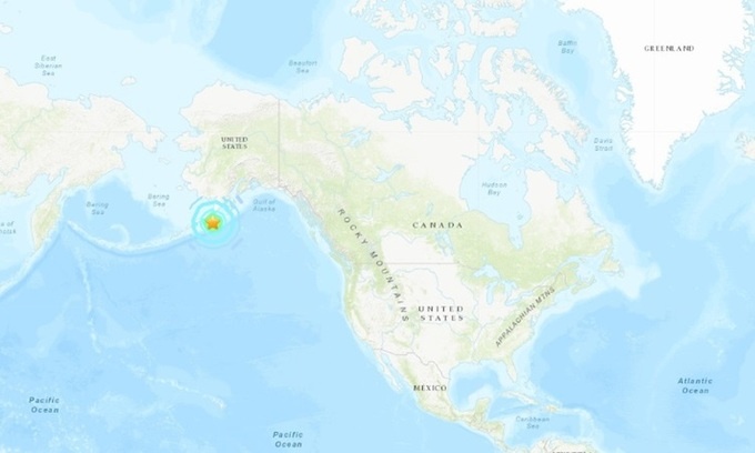 Dong dat 8,2 do gay canh bao song than o Alaska hinh anh