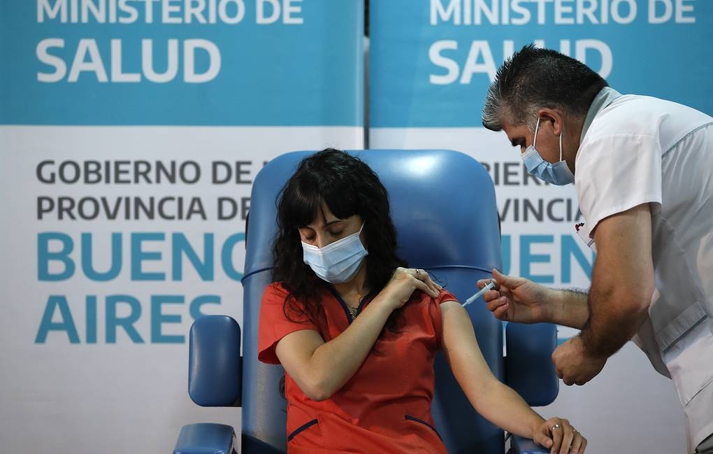 Argentina tiem vaccine ket hop anh 1