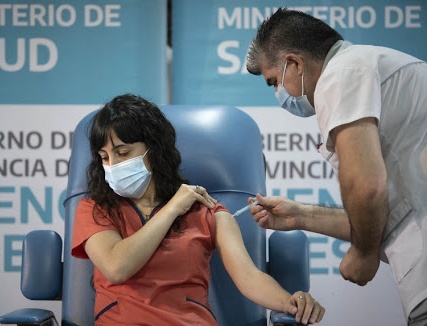 Argentina cho tiem ket hop Sputnik V voi Moderna hoac AstraZeneca hinh anh