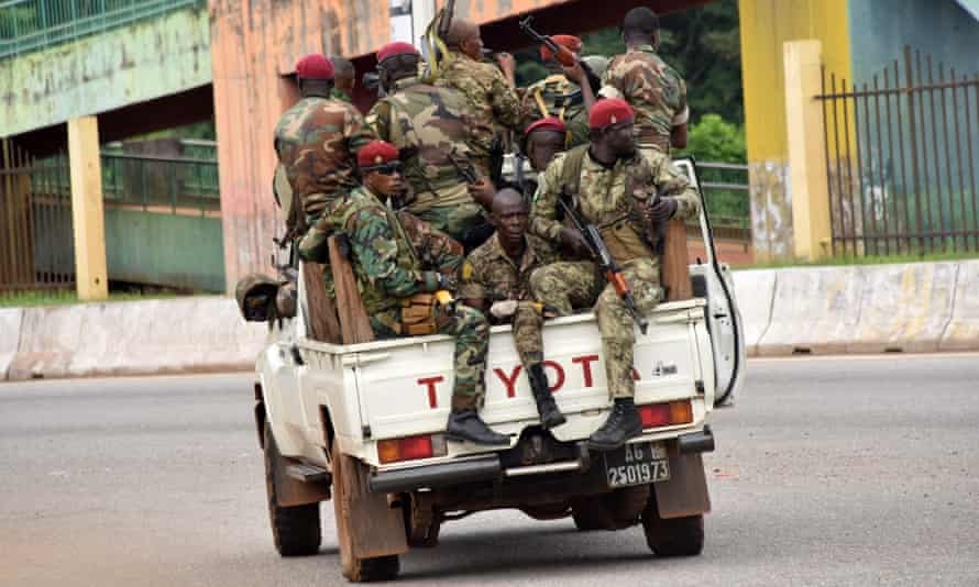 Tong thong Guinea bi lat do hinh anh