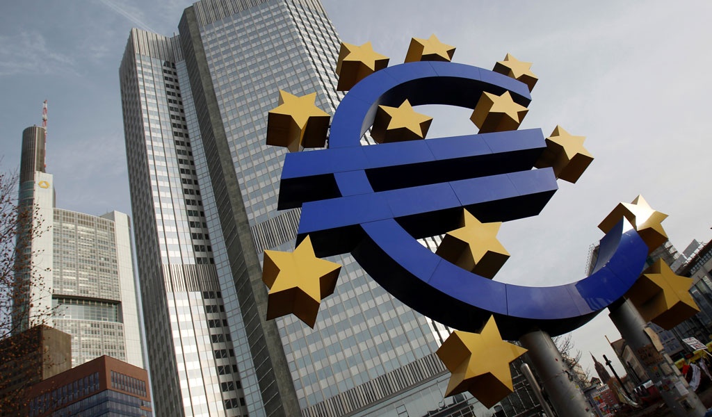 Nguoi dan phuong Tay khong voi tieu 2.700 ty USD tich luy trong dich hinh anh