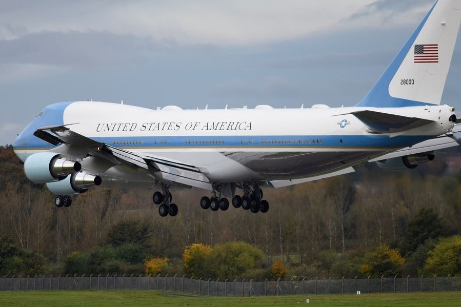 Phai doan di chau Au cua ong Biden co nguoi mac Covid-19 hinh anh