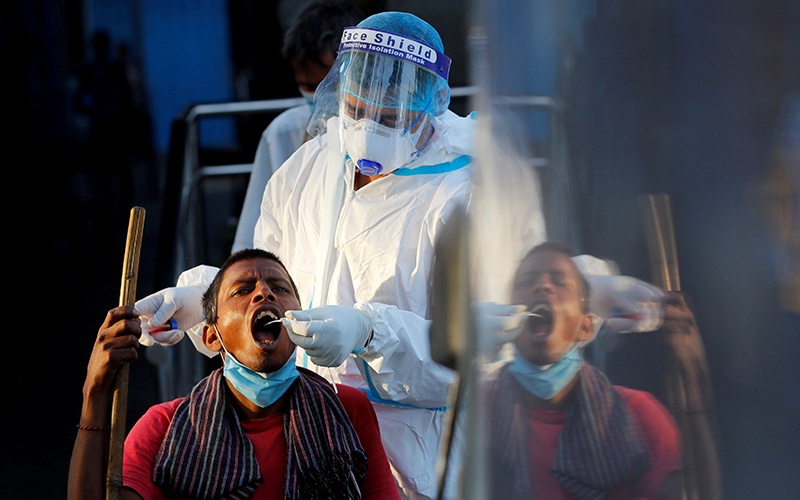 Phat hien gene lam tang gap doi nguy co tu vong vi Covid-19 hinh anh