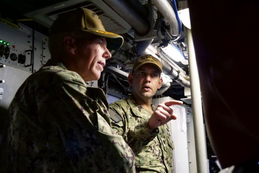 Tau ngam My gap su co anh 1