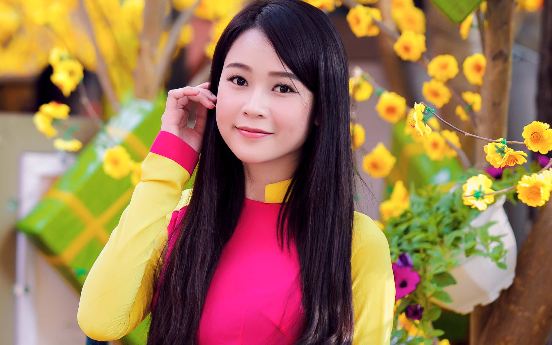 Hot girl Sam ruc ro xuong pho hinh anh