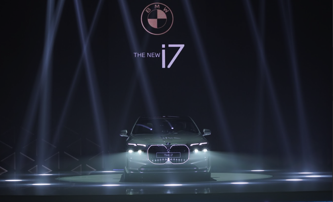 Thaco Auto mang dan xe BMW sang trong nhat ve VN kem dich vu cao cap hinh anh