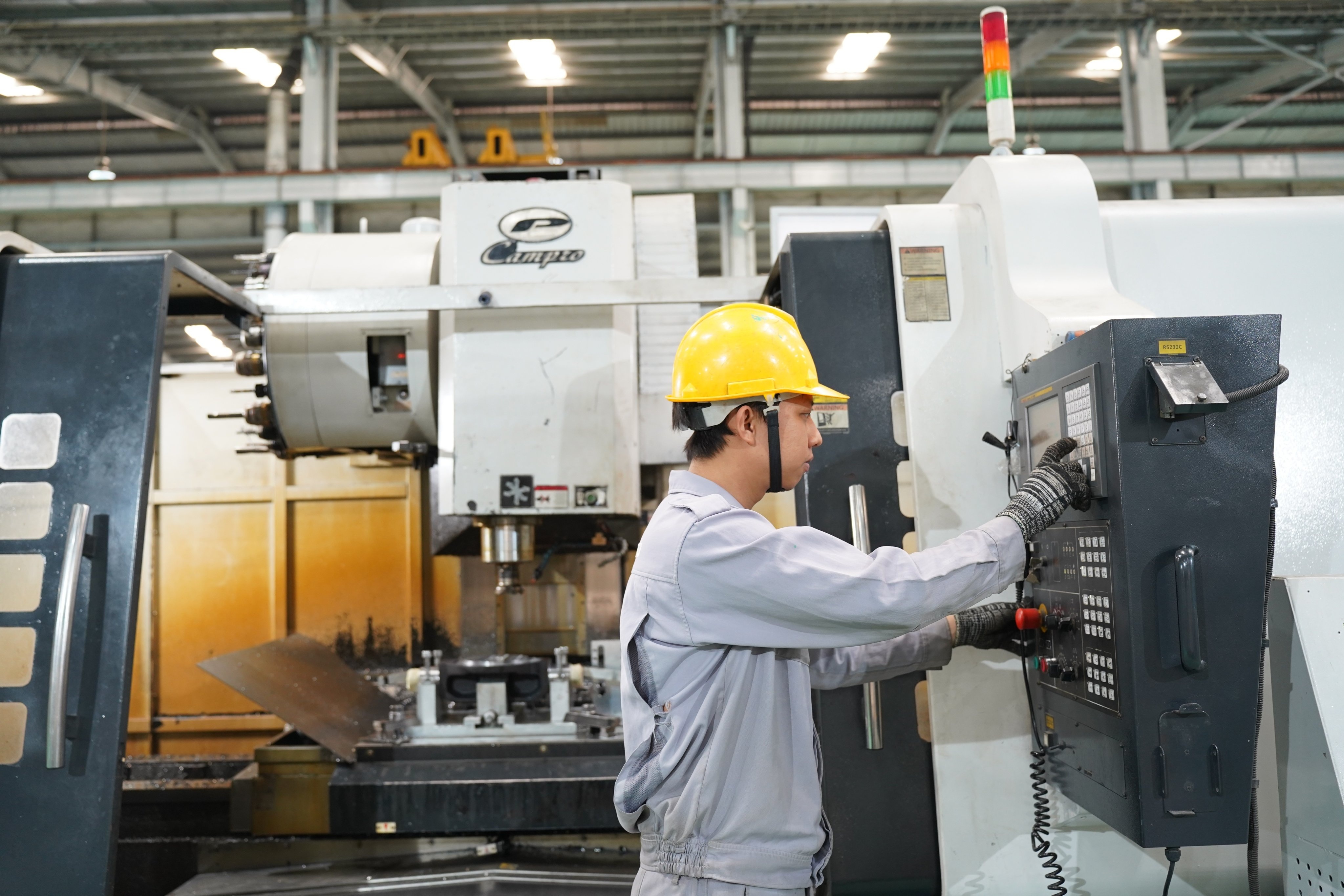 Nhung tin hieu lac quan cua nganh san xuat Viet Nam 2024 hinh anh