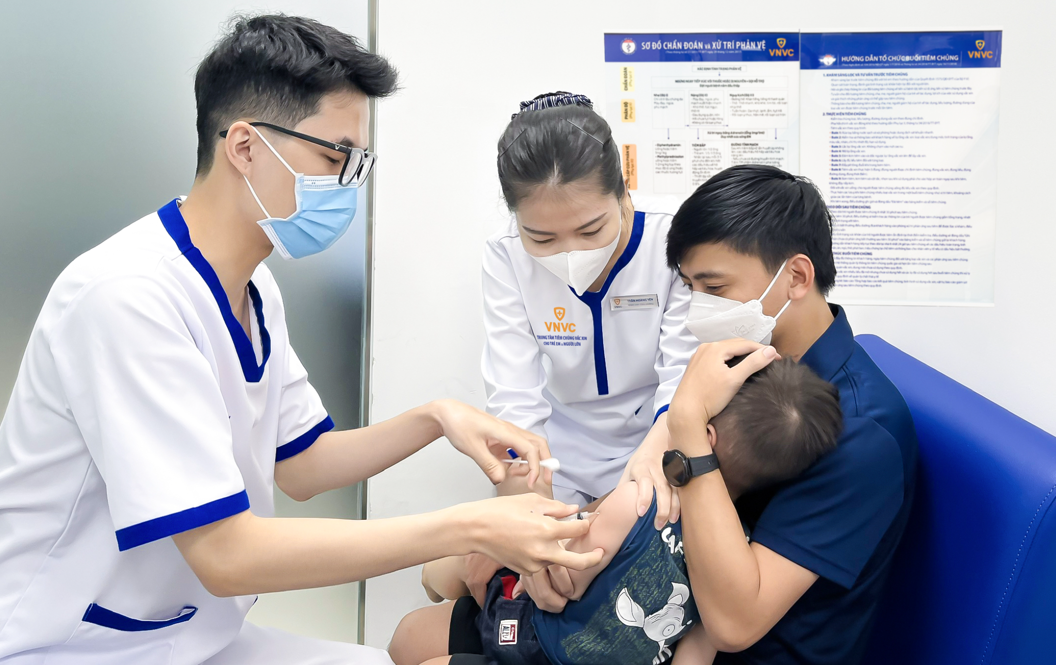vaccine tay chan mieng anh 2
