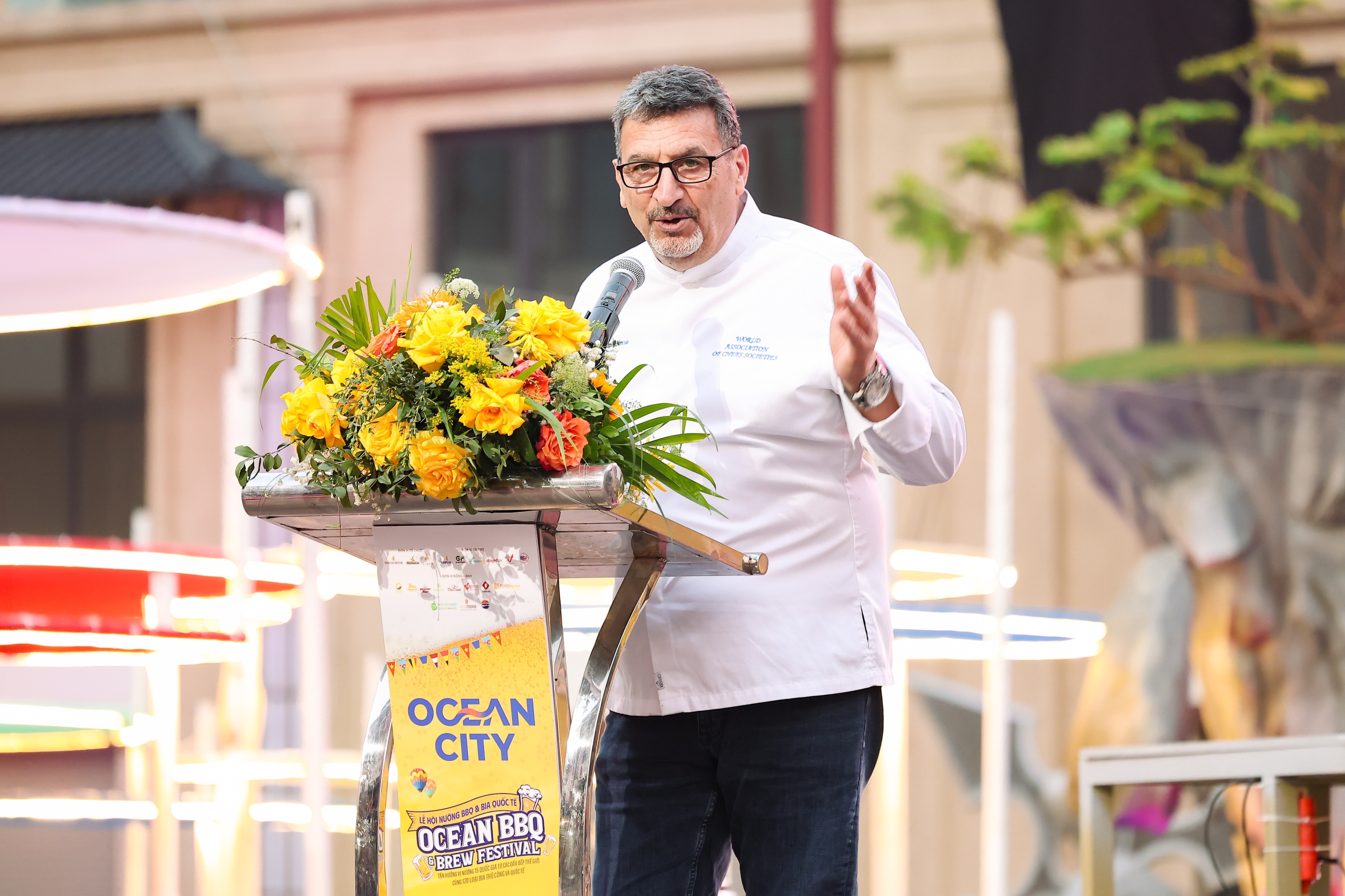 le hoi am thuc,  bia thu cong anh 2