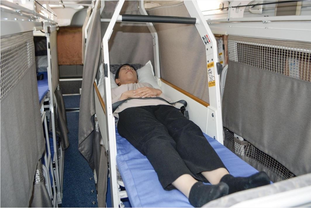 Trai nghiem xe buyt giuong nam dau tien o Nhat hinh anh