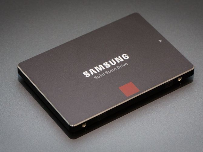 Samsung ra o SSD dung luong 30 TB hinh anh