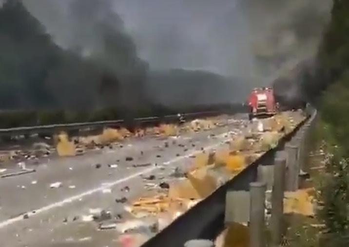 Xe cho lo iPhone phat no, nhieu thuong lai Viet trang tay? hinh anh