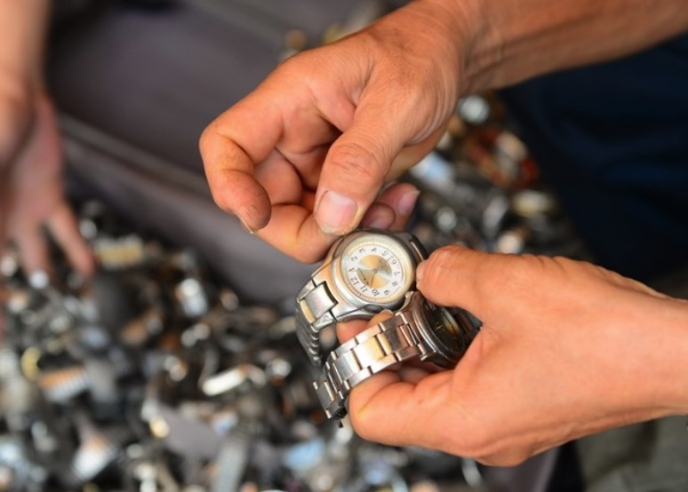 An cap thong tin Facebook, tai dien tro lua dao 'tang qua' tai VN hinh anh