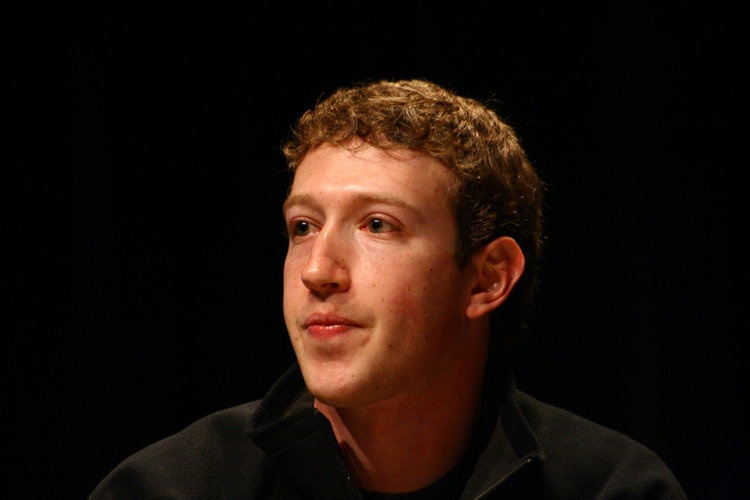 Sau loi giai thich cua Mark Zuckerberg: Ke cuoi cot, nguoi cam thong hinh anh