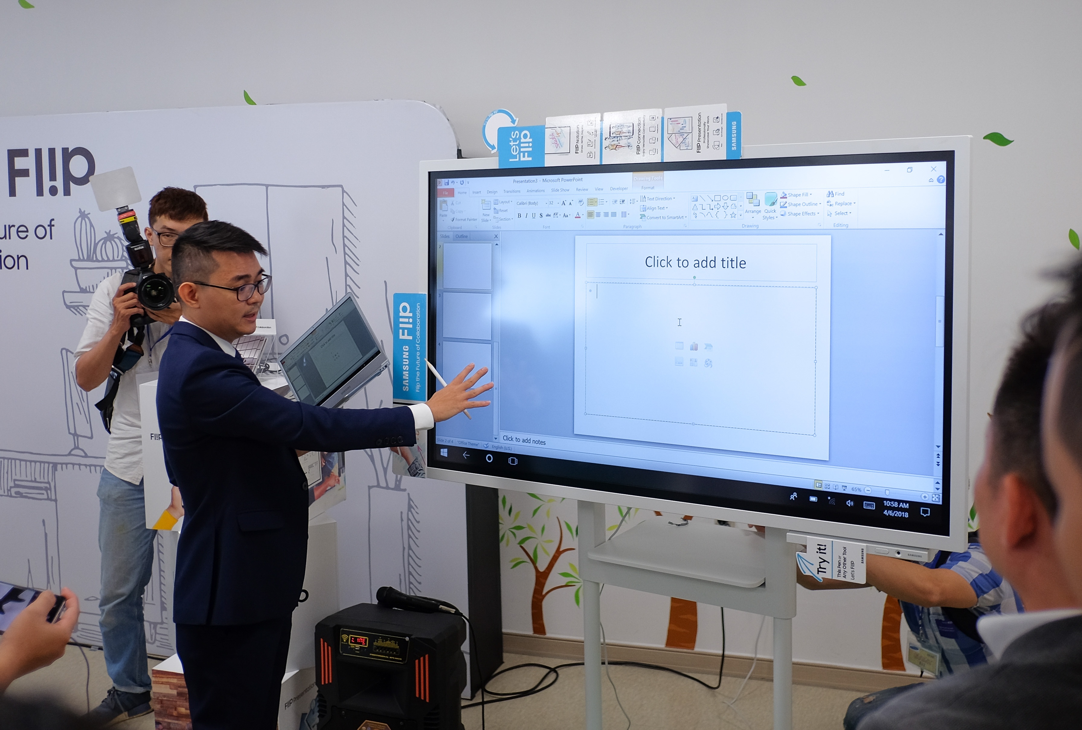 ra mat man hinh Samsung Flip anh 1