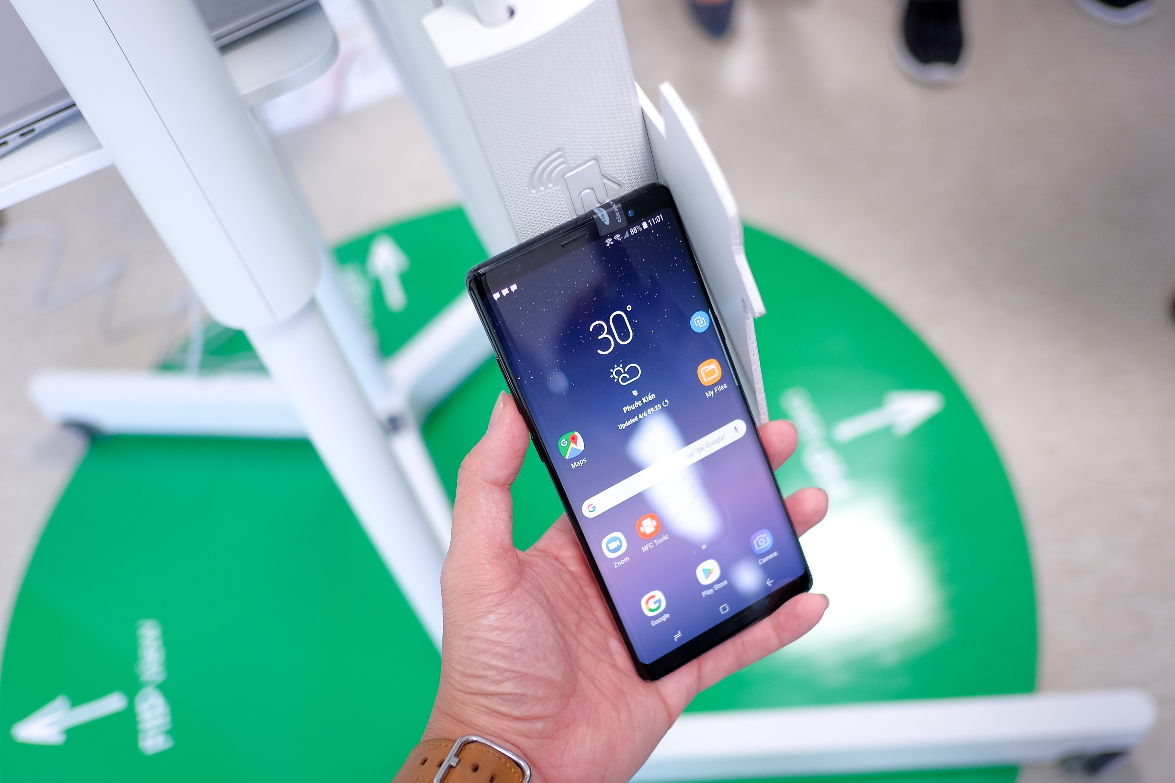 ra mat man hinh Samsung Flip anh 7