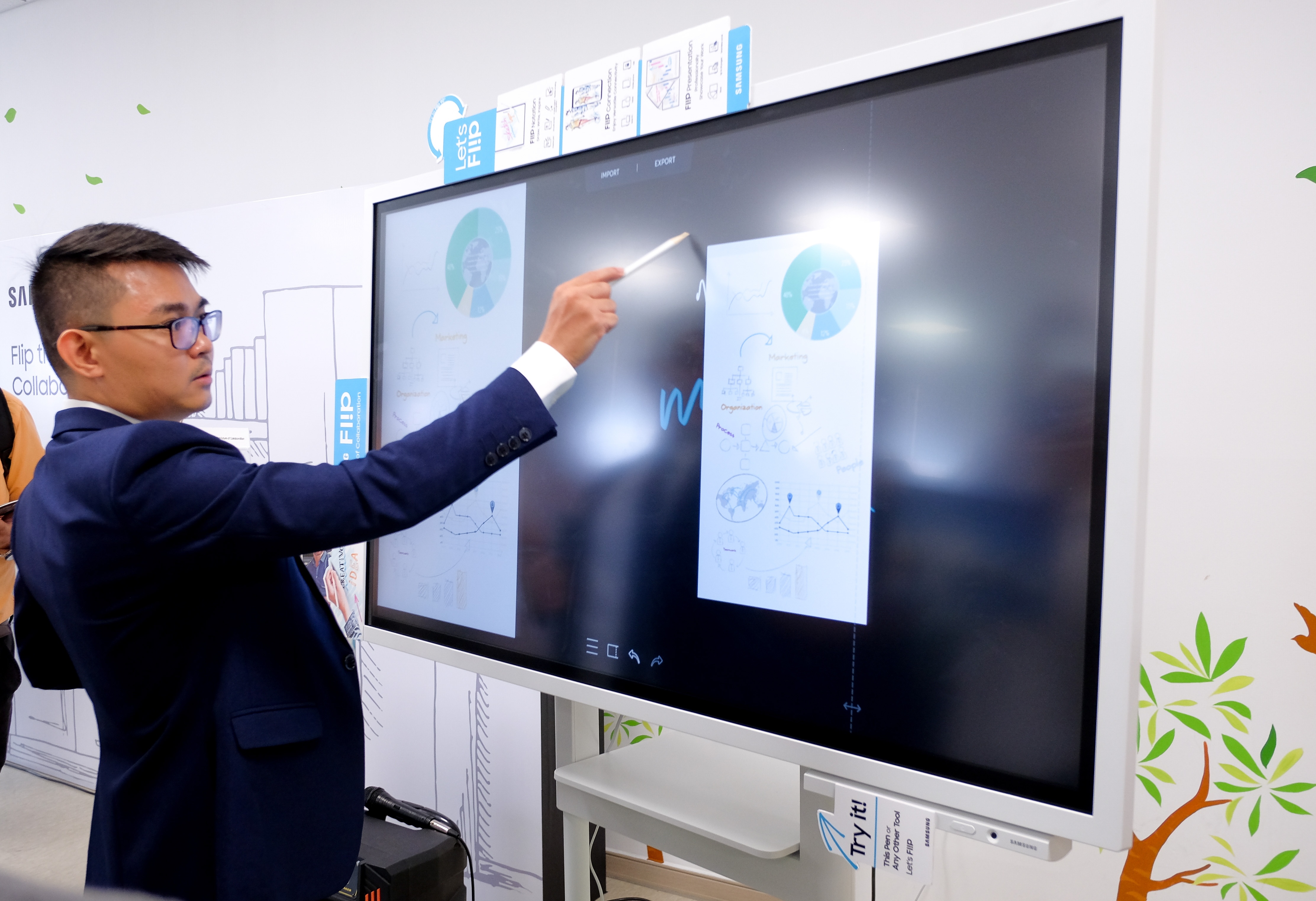 Samsung ra mat bang Flipchart dien tu 55 inch tai Viet Nam hinh anh