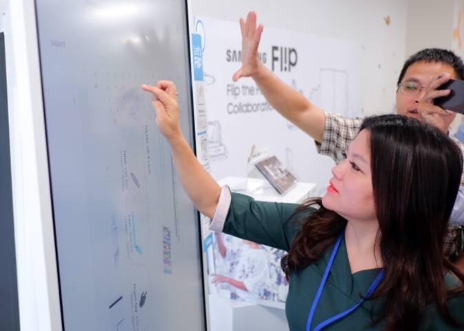 Samsung Flip: Thay the bang trang truyen thong hinh anh