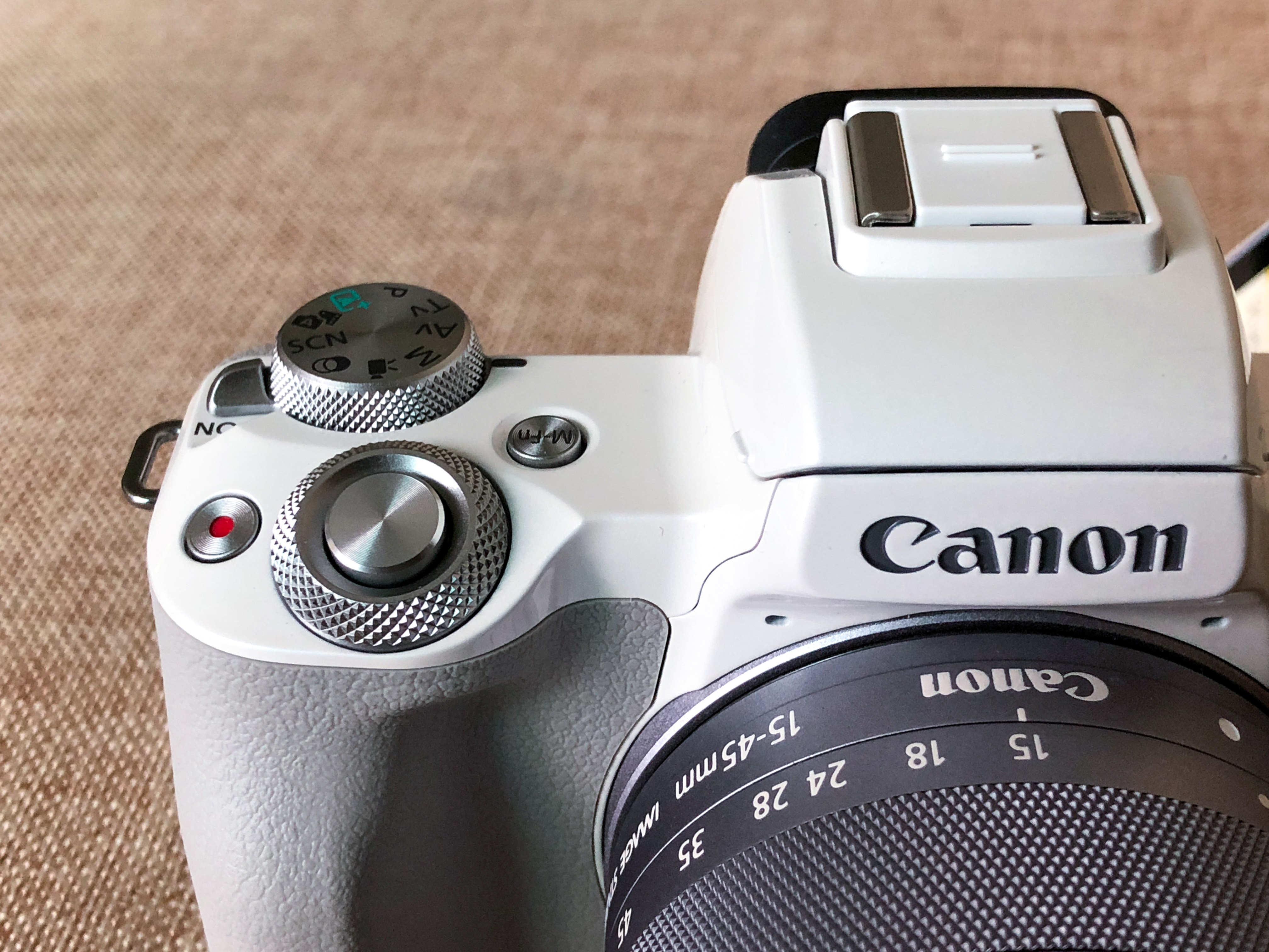 Canon ra mat EOS M50 anh 4