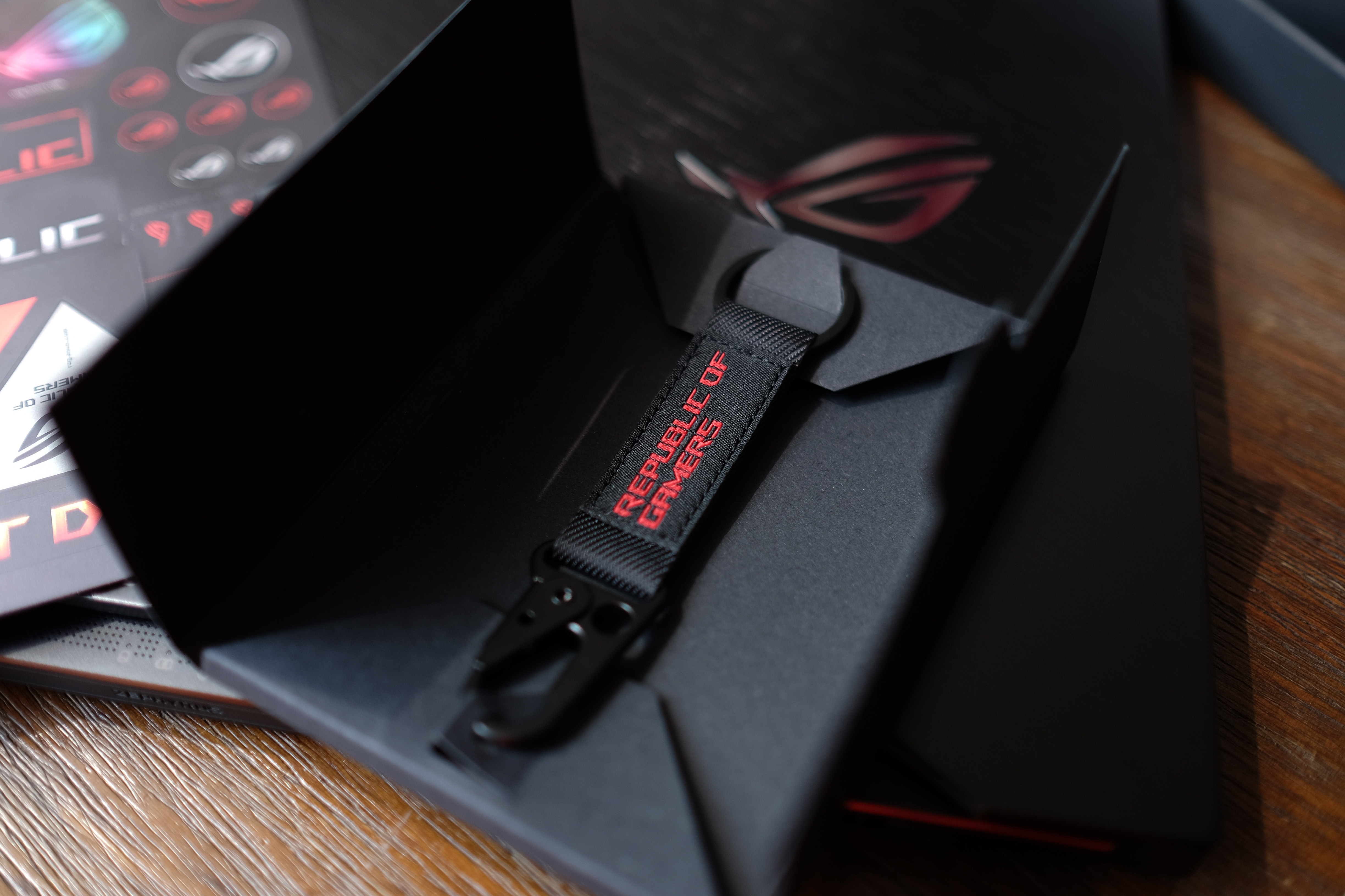 Asus ROG Zephyrus 2018 anh 2