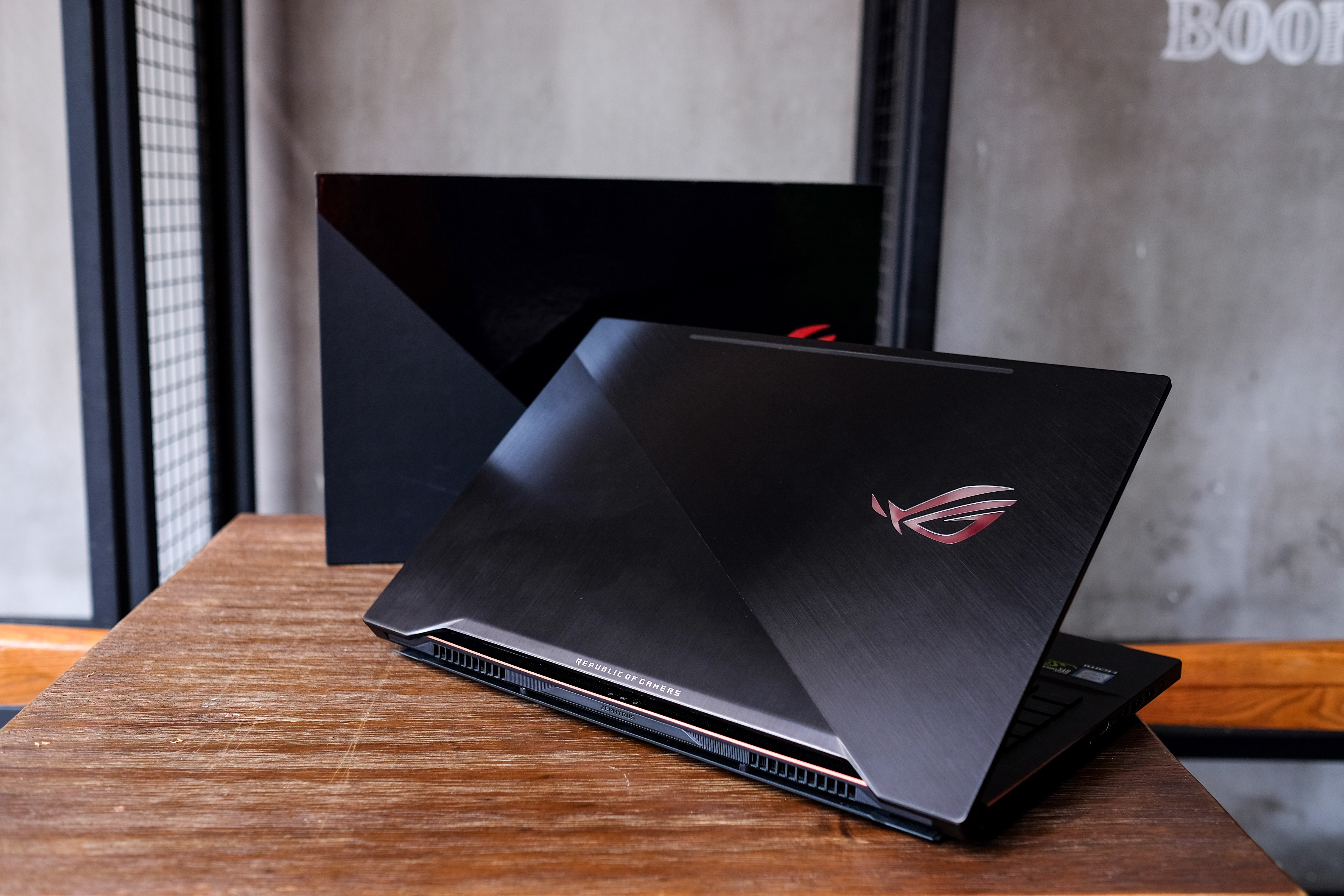Asus ROG Zephyrus 2018 anh 1