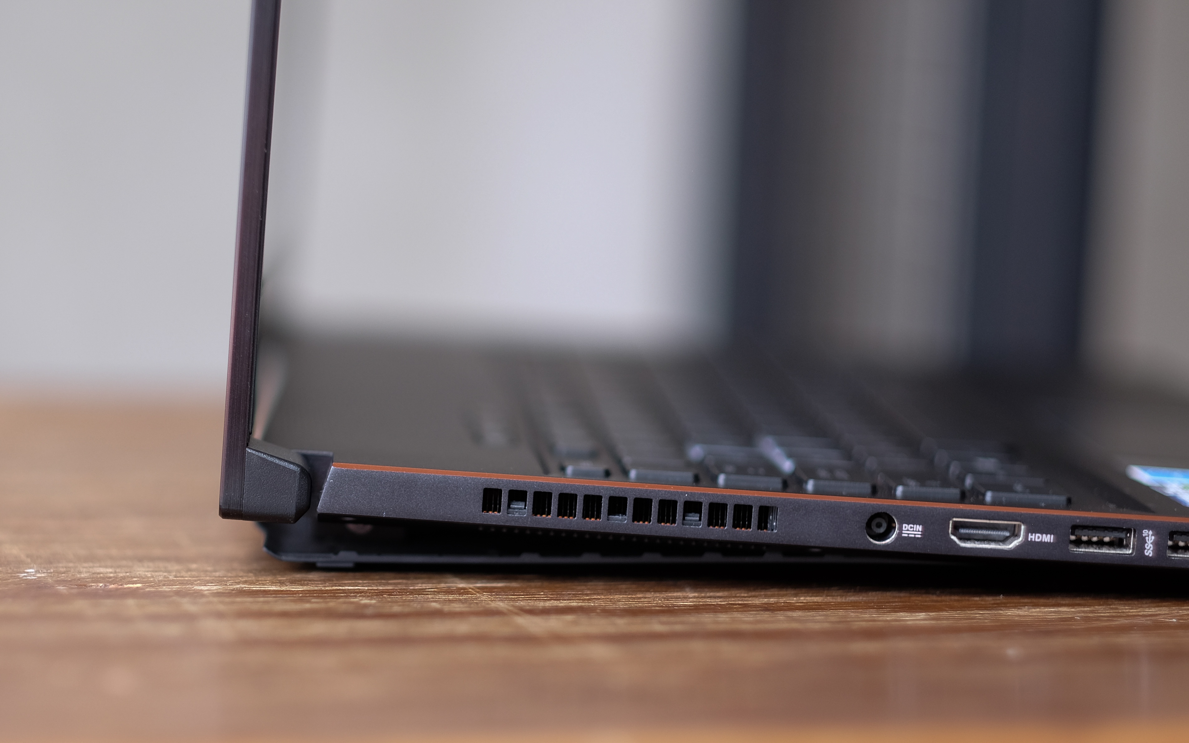 Asus ROG Zephyrus 2018 anh 13