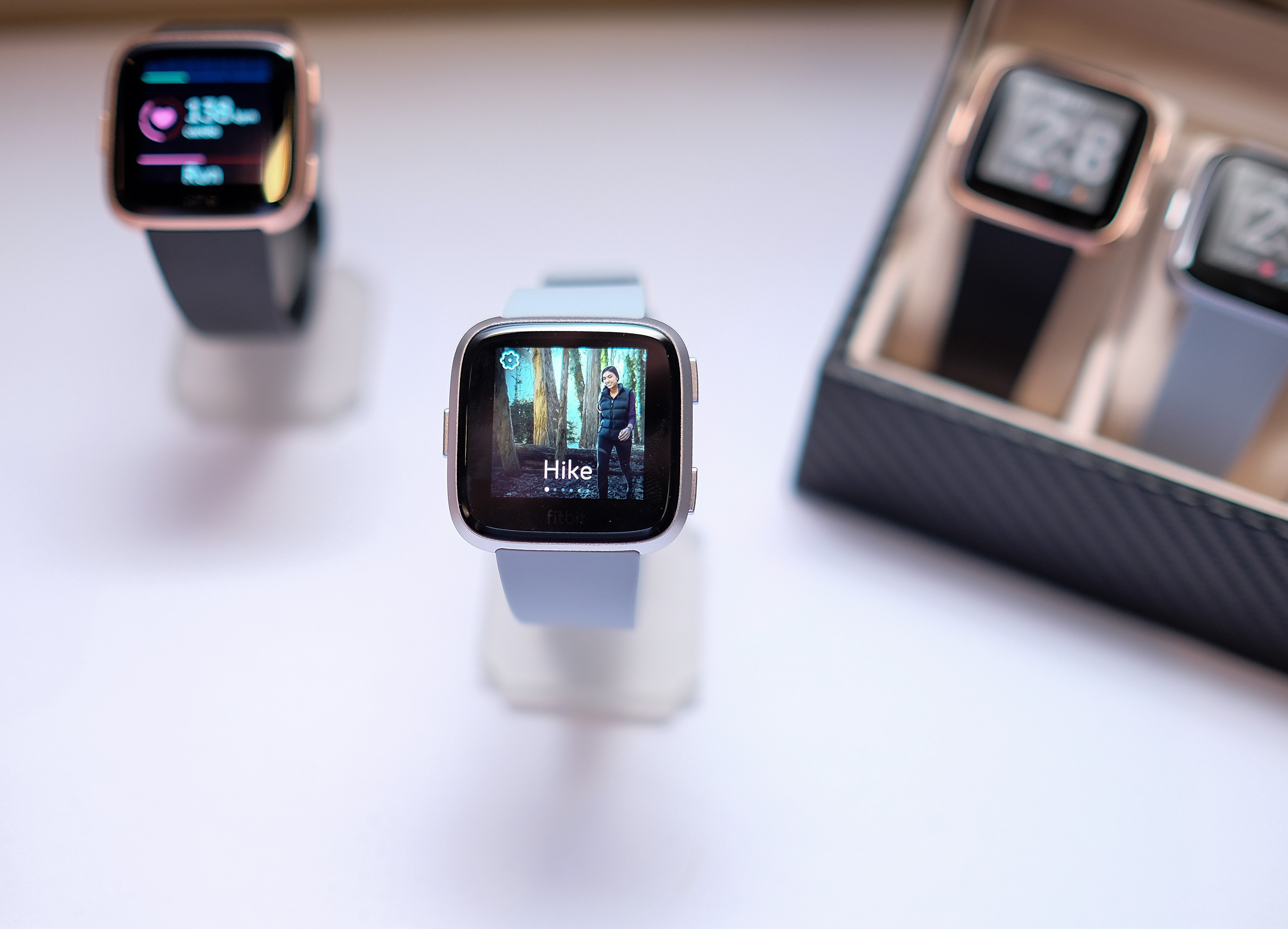 Fitbit Versa ra mat tai VN: Thoi trang, pin 4 ngay gia 5,5 trieu hinh anh