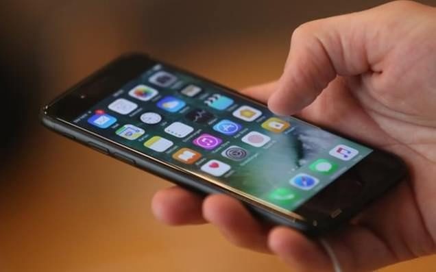 Neu tung thay pin iPhone gia 79 USD, Apple tra lai ban 50 USD hinh anh