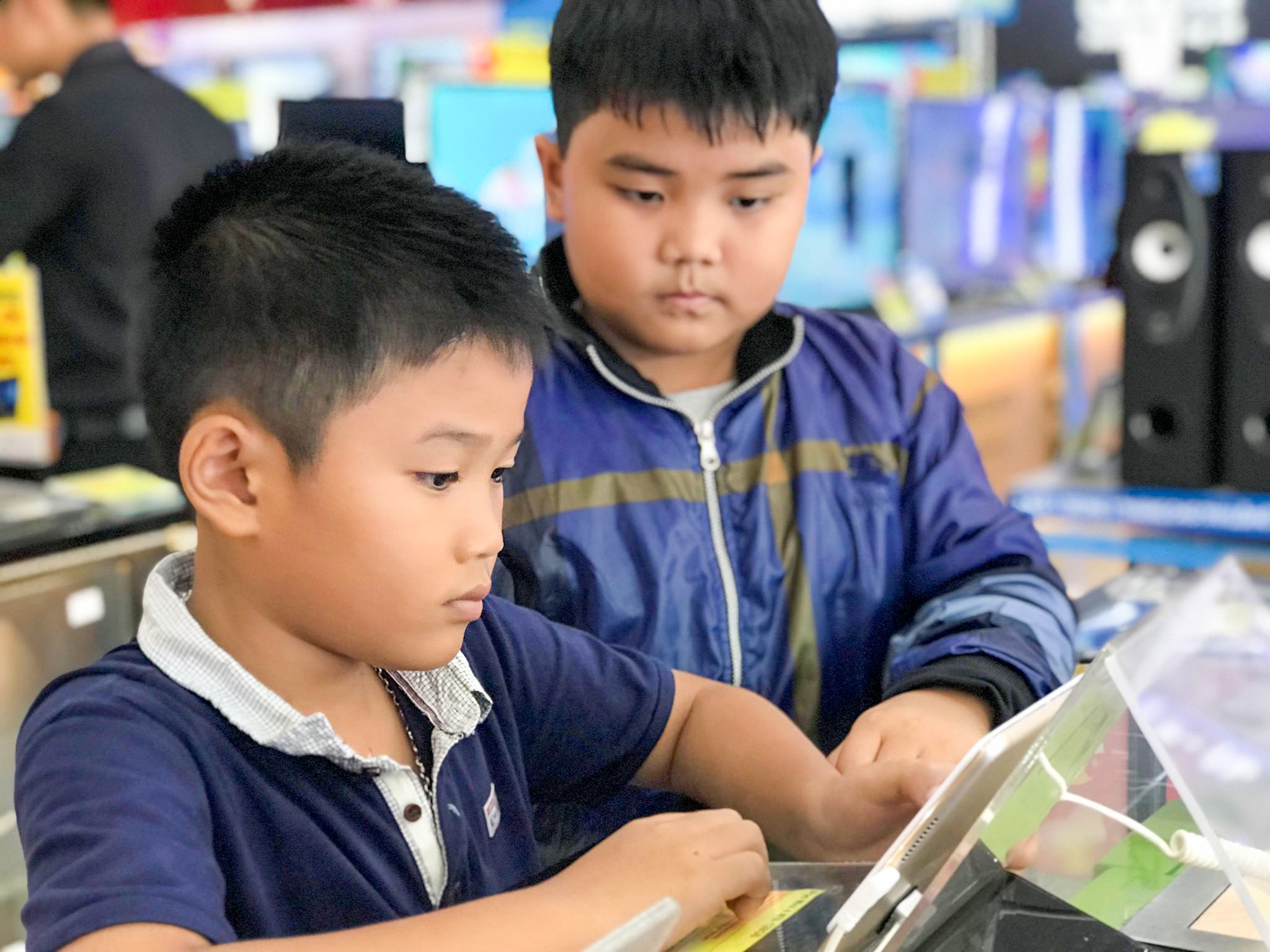 Tre em thoi cong nghe anh 2