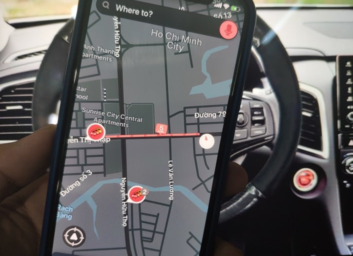 Cach don gian tranh 'bao' ket xe o TP.HCM nho smartphone hinh anh