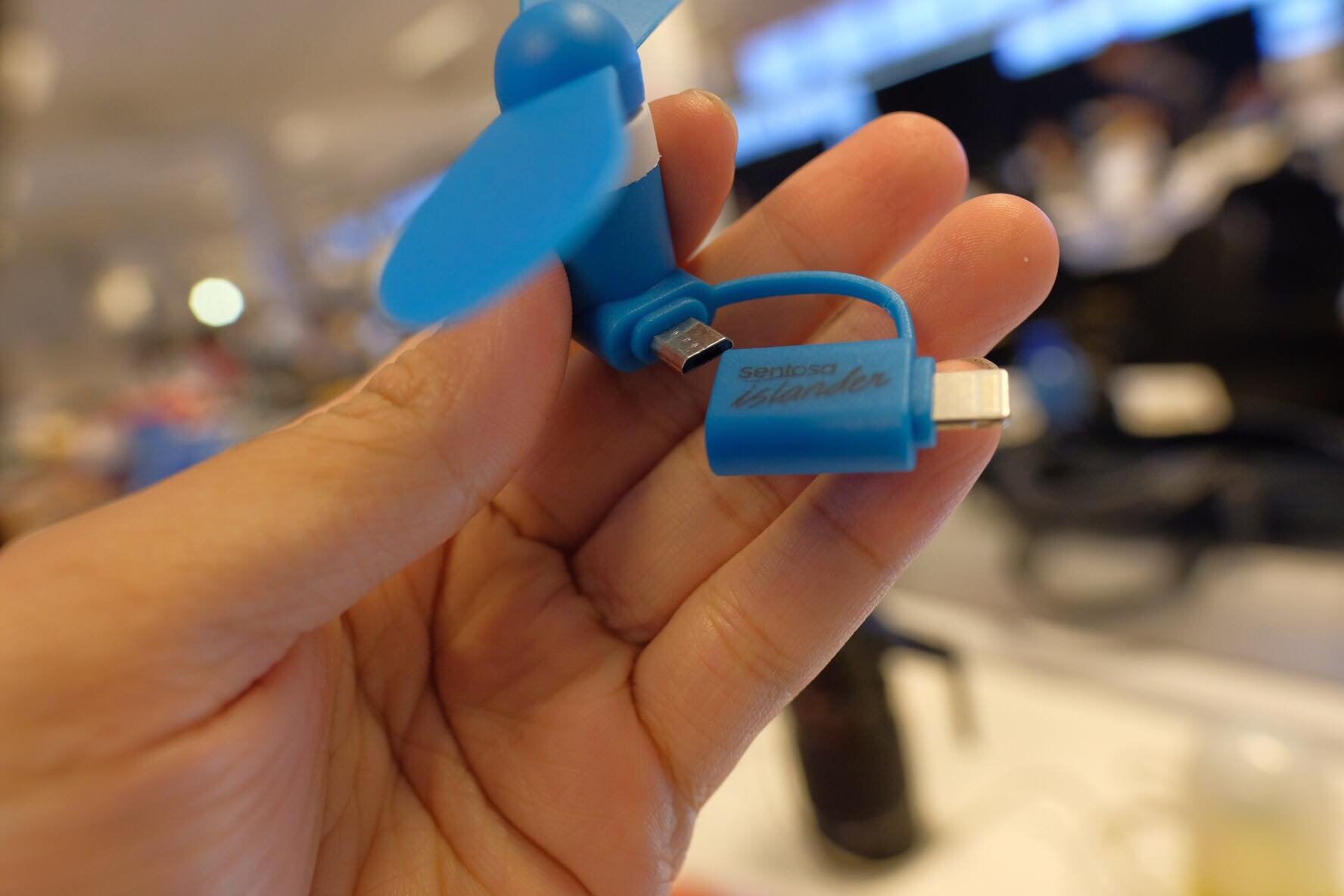 Quat usb tai hoi nghi my trieu anh 3