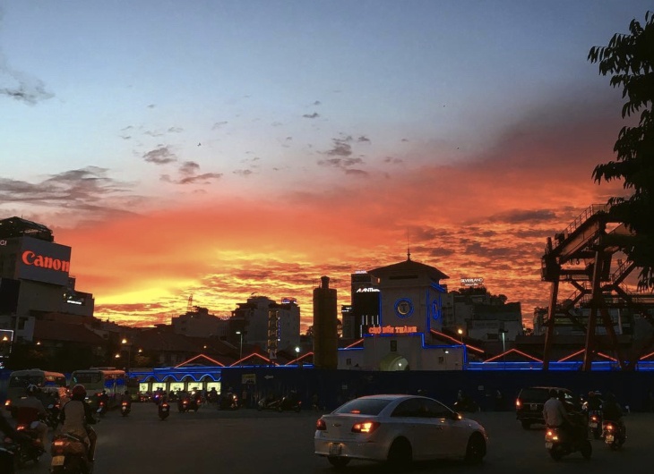 Anh 'hoang hon do lua' giua Sai Gon gay sot mang xa hoi hinh anh