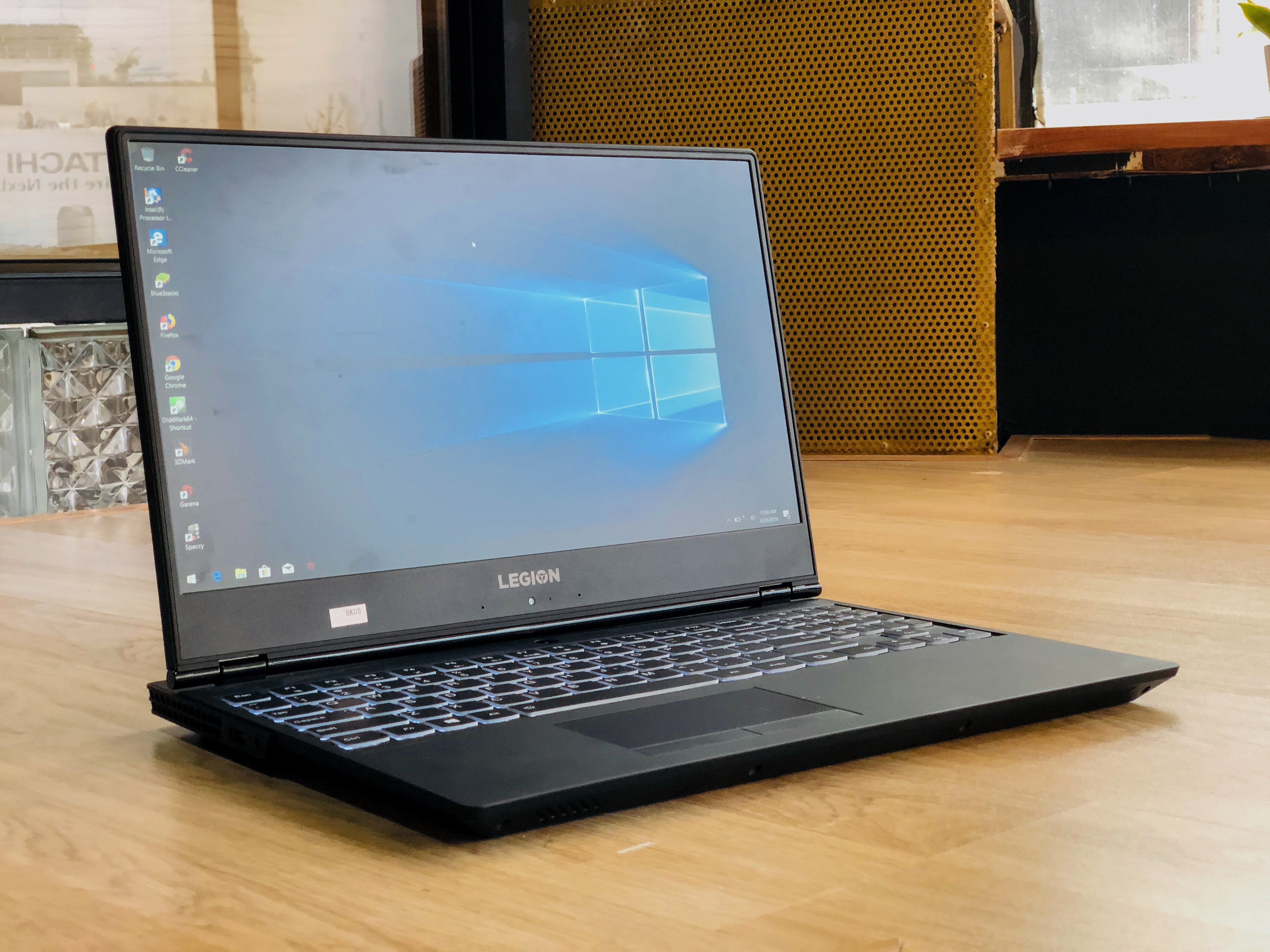 Lenovo ra mat laptop gaming Y530 gia 24 trieu dong hinh anh