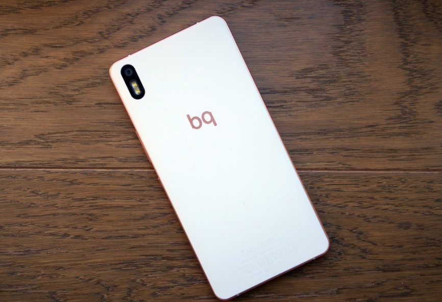 Doi tac BQ cua Vinsmart tung san xuat nhung smartphone nao? hinh anh