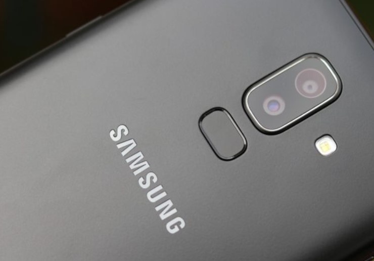 Galaxy J8 ra mat voi camera kep xoa phong gia 7,3 trieu dong hinh anh