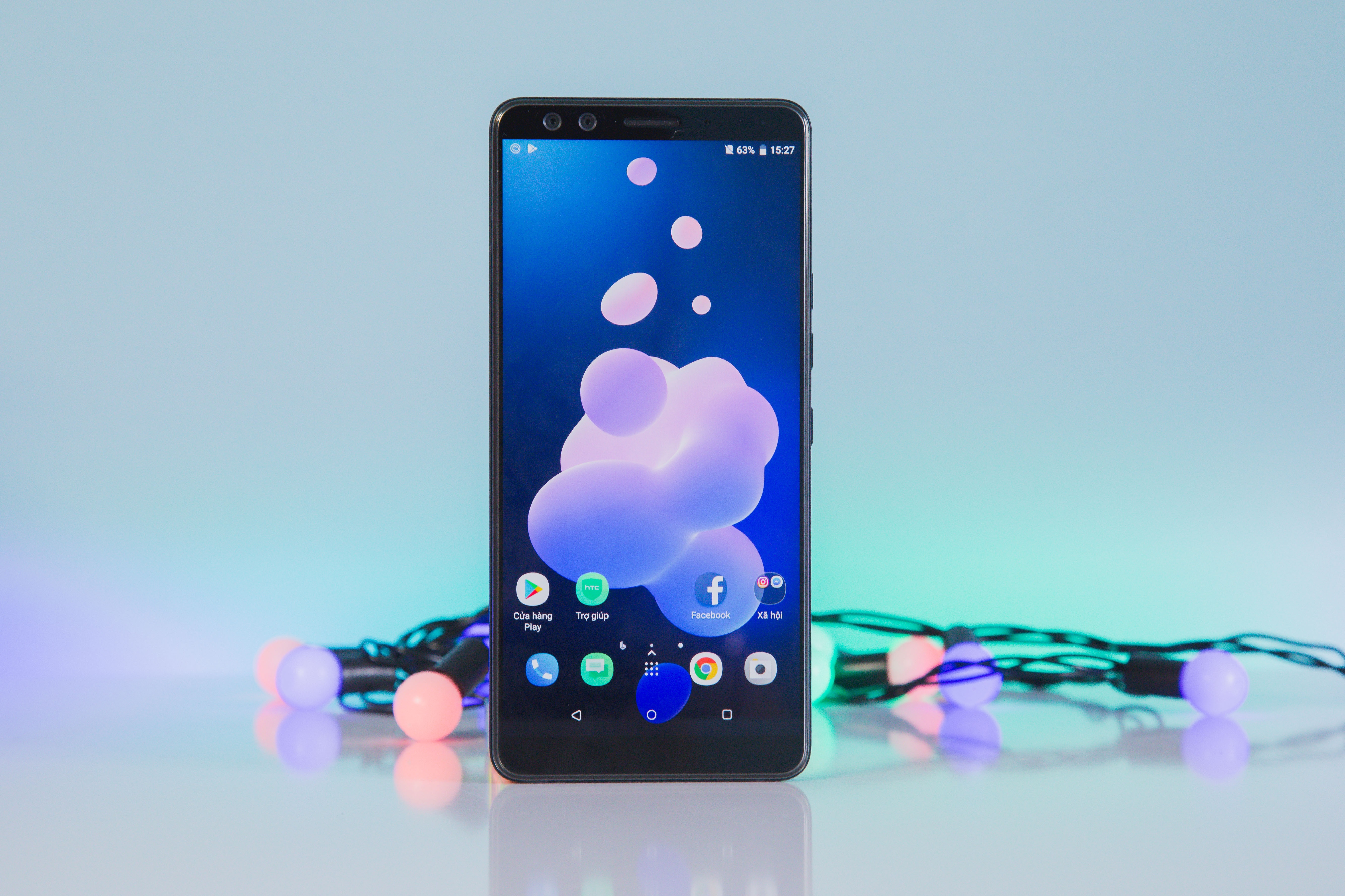 Co nen mua HTC U12 Plus anh 2