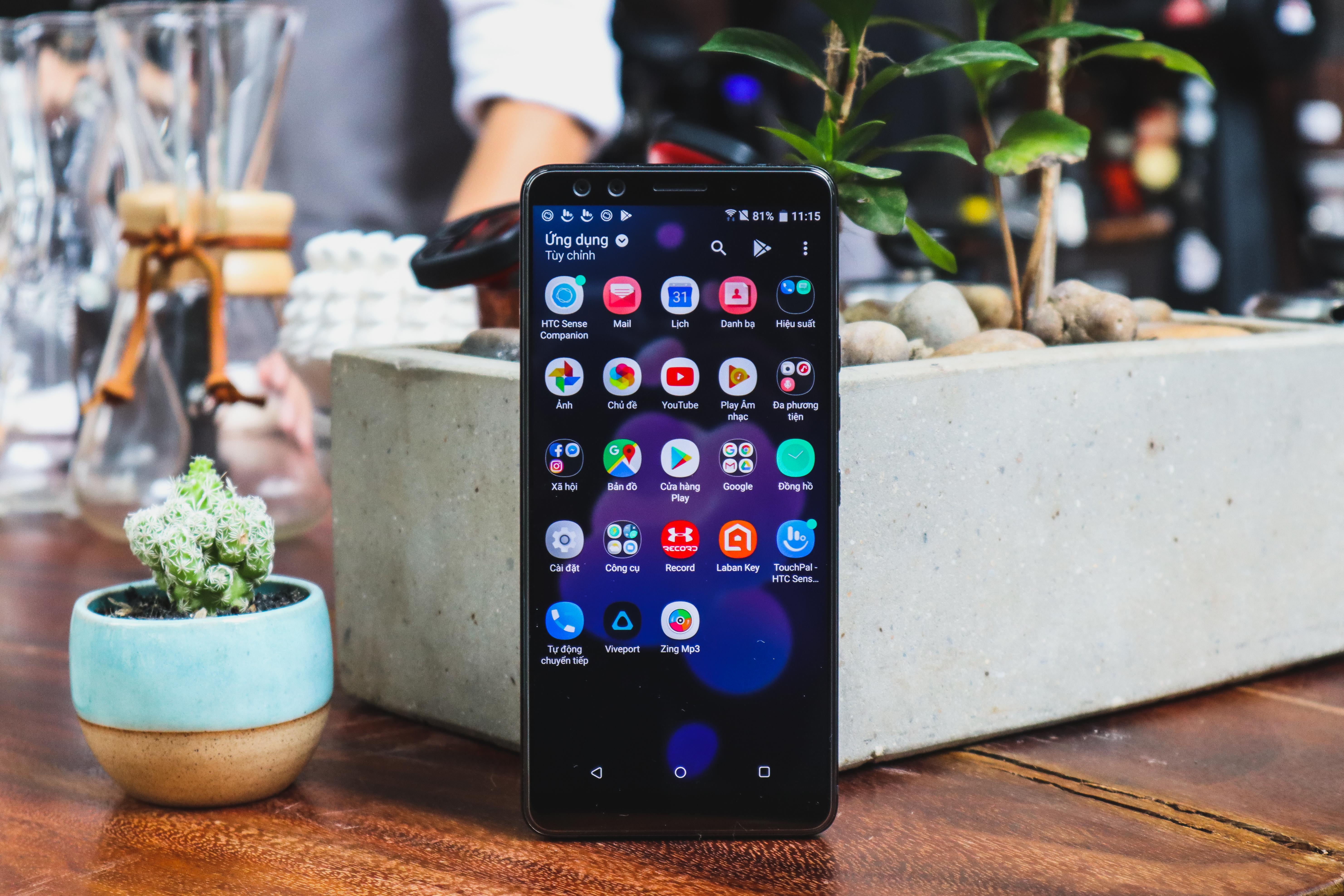 Co nen mua HTC U12 Plus anh 3