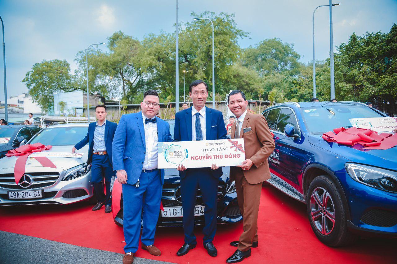 Man thuong xe sang chuc ty cua da cap lua dao Sky Mining hinh anh