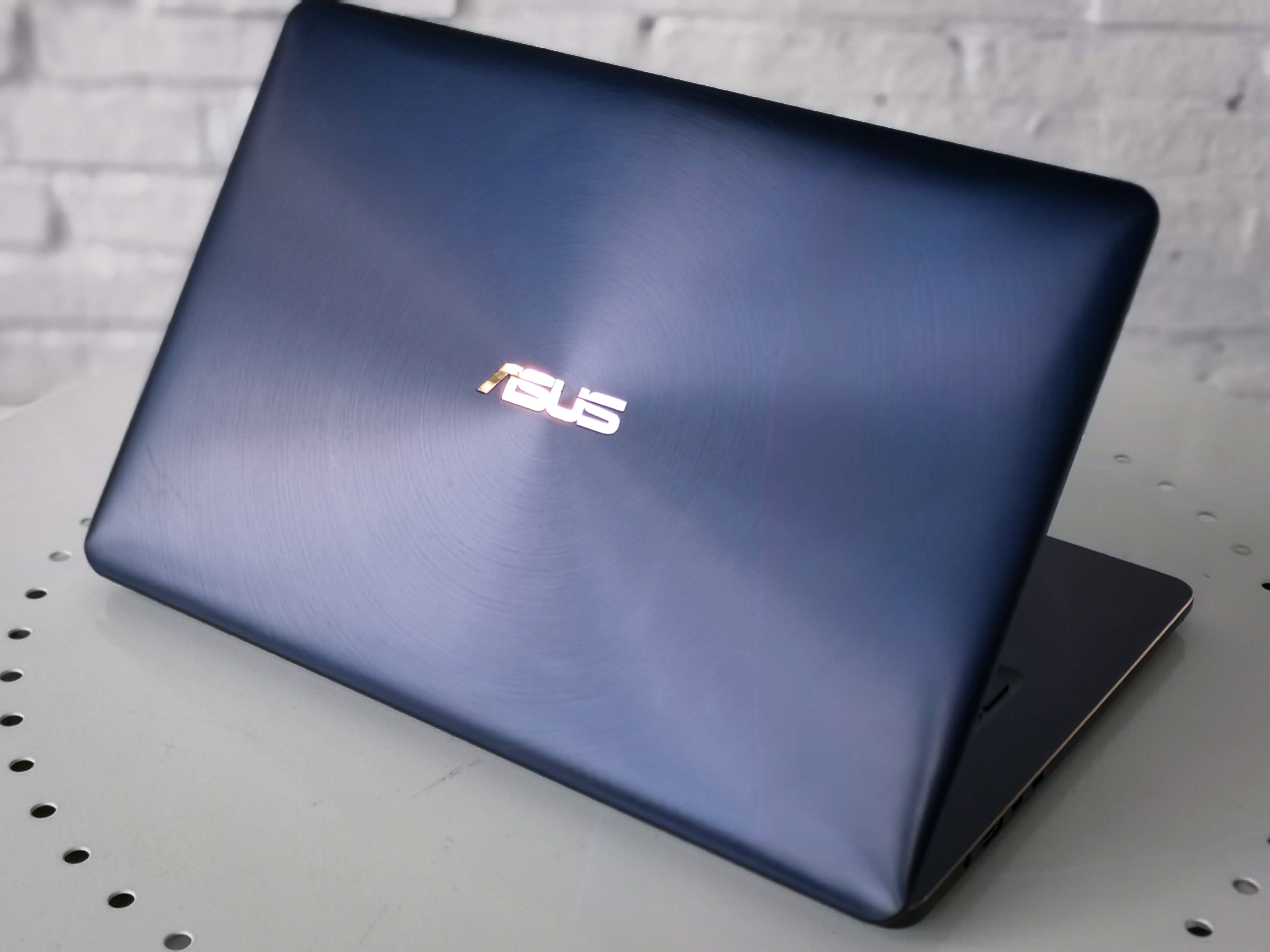 Zenbook Pro UX580 anh 2
