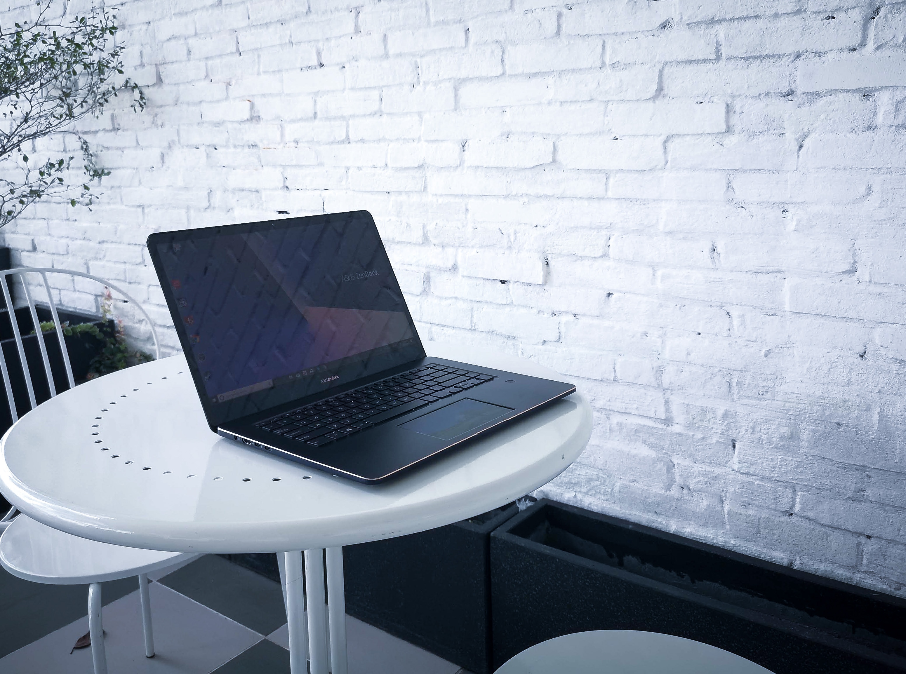 Zenbook Pro UX580 anh 11